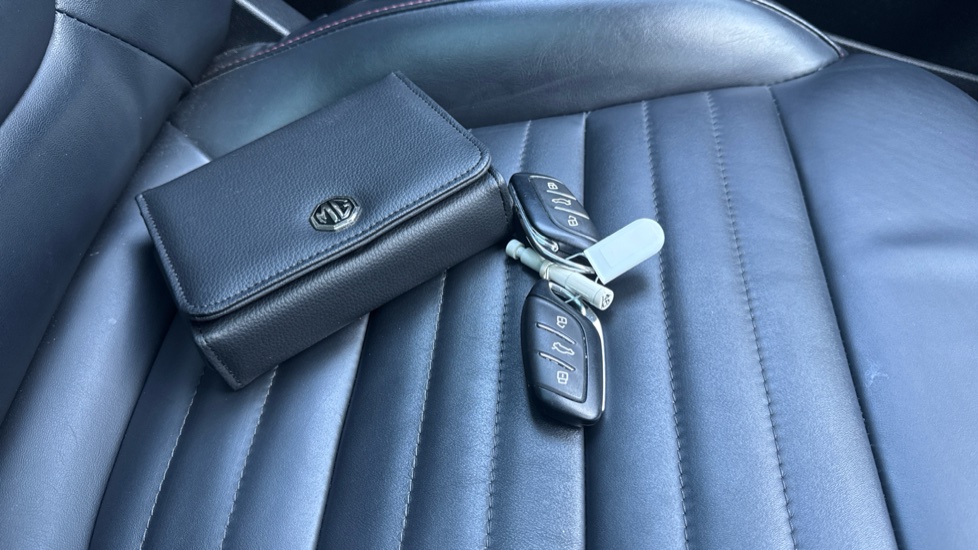 MG HS 1.5 T-GDI Exclusive 5dr Petrol Hatchback - Image 19