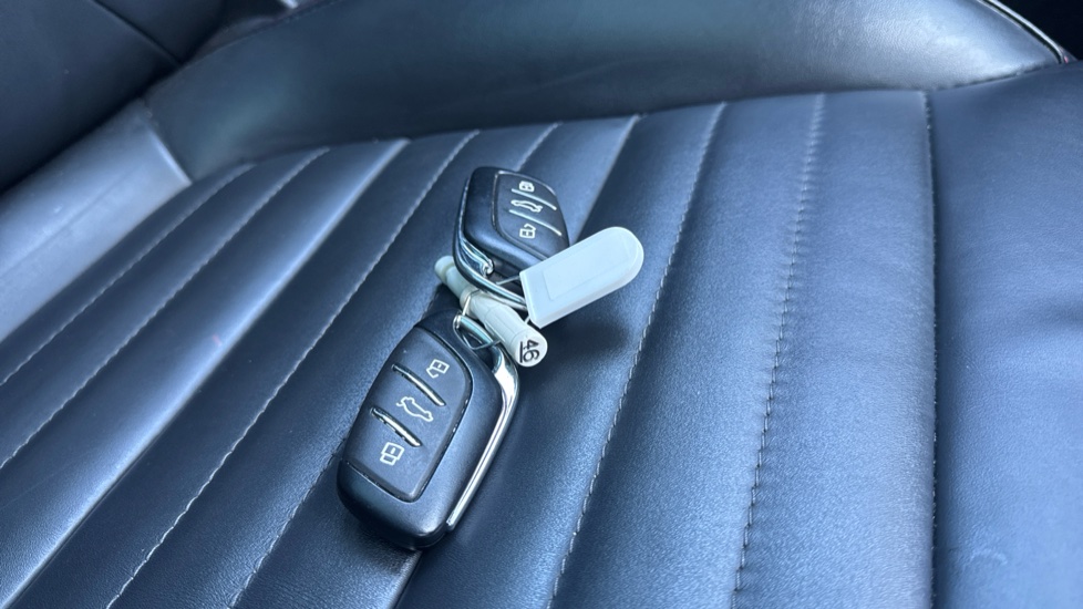 MG HS 1.5 T-GDI Exclusive 5dr Petrol Hatchback - Image 20