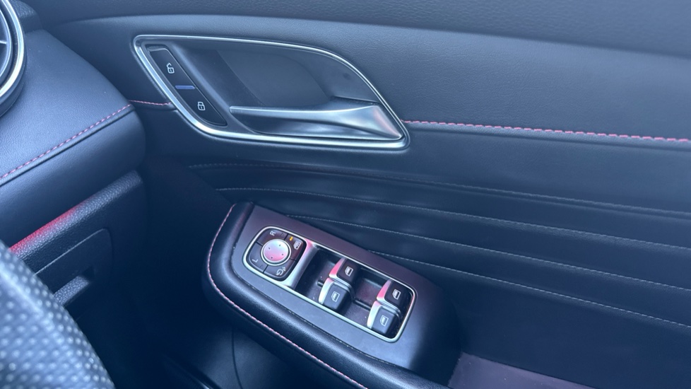MG HS 1.5 T-GDI Exclusive 5dr Petrol Hatchback - Image 26