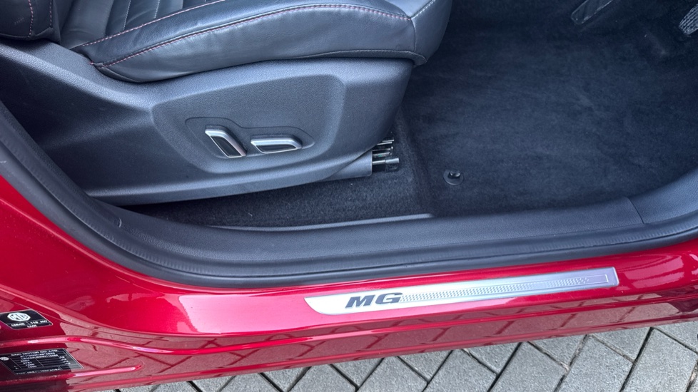 MG HS 1.5 T-GDI Exclusive 5dr Petrol Hatchback - Image 32
