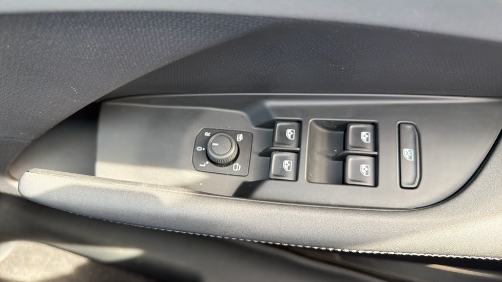 CUPRA Terramar 1.5 eTSI 150 V2 5dr DSG Petrol Hatchback - Image 58