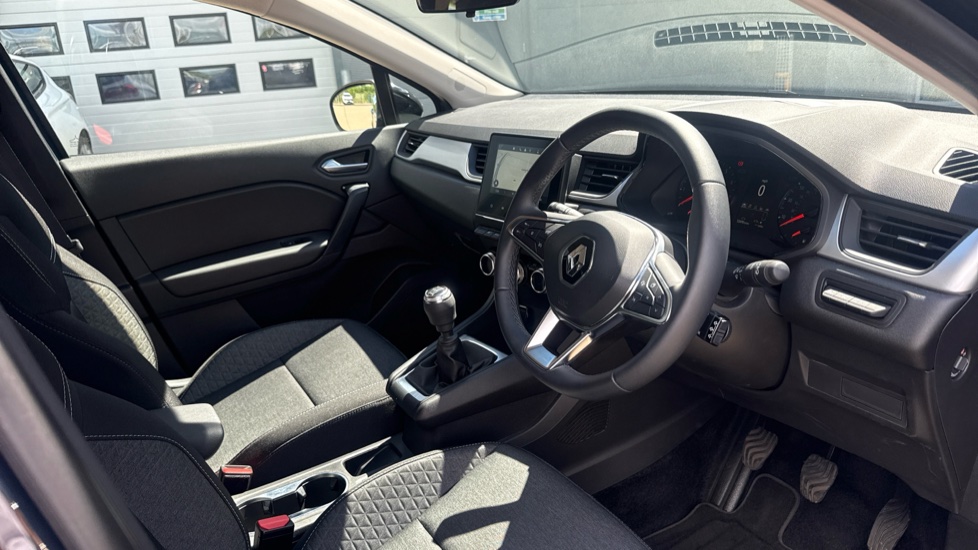 Renault Captur 1.0 TCE 90 Evolution 5dr Petrol Hatchback - Image 11