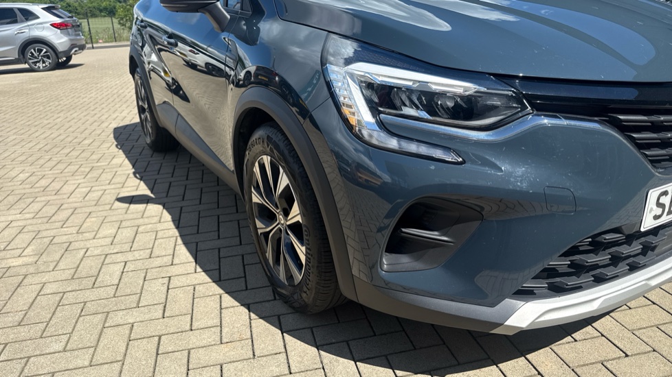 Renault Captur 1.0 TCE 90 Evolution 5dr Petrol Hatchback - Image 21