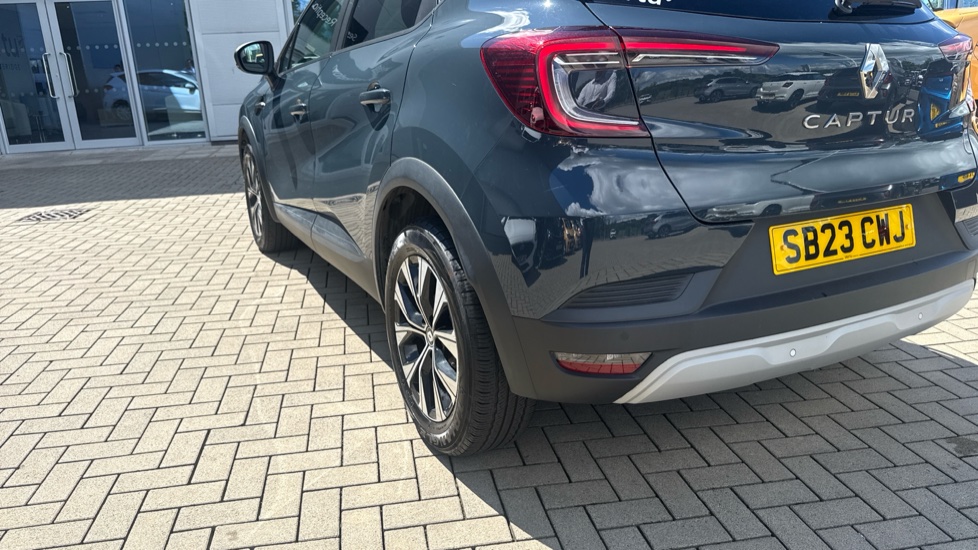 Renault Captur 1.0 TCE 90 Evolution 5dr Petrol Hatchback - Image 25