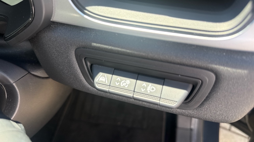 Renault Captur 1.0 TCE 90 Evolution 5dr Petrol Hatchback - Image 33