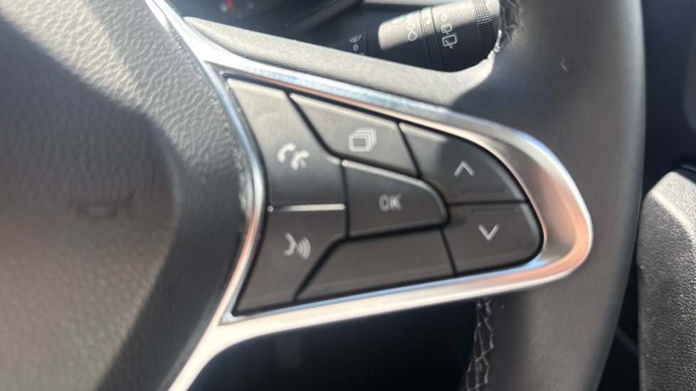 Renault Captur 1.0 TCE 90 Evolution 5dr Petrol Hatchback - Image 34
