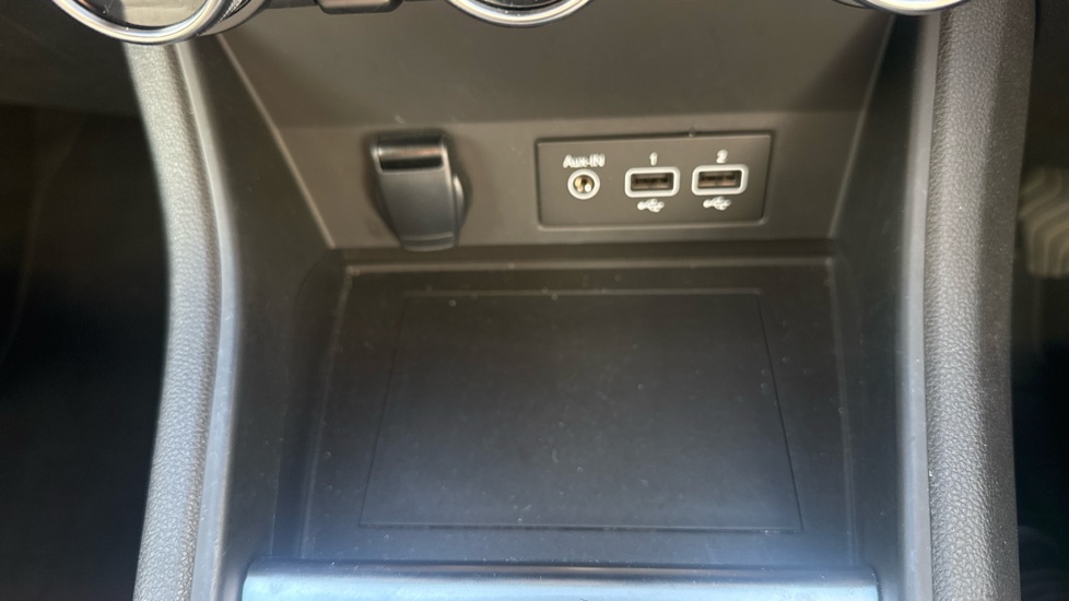 Renault Captur 1.0 TCE 90 Evolution 5dr Petrol Hatchback - Image 41