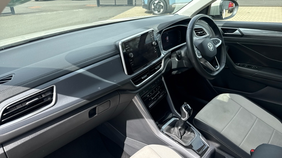 Volkswagen T-Roc 1.5 TSI Style 5dr Petrol Hatchback - Image 9