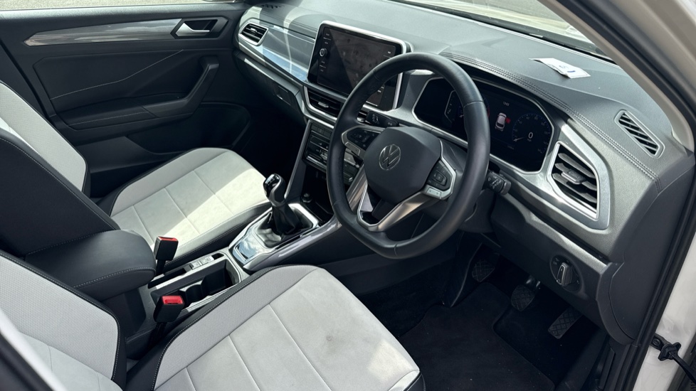 Volkswagen T-Roc 1.5 TSI Style 5dr Petrol Hatchback - Image 11