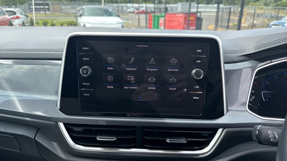 Volkswagen T-Roc 1.5 TSI Style 5dr Petrol Hatchback - Image 12