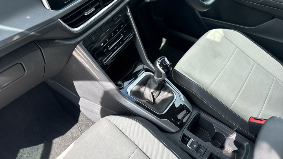 Volkswagen T-Roc 1.5 TSI Style 5dr Petrol Hatchback - Image 13