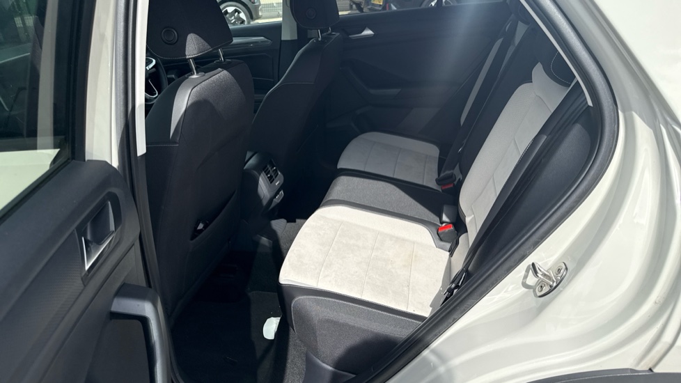 Volkswagen T-Roc 1.5 TSI Style 5dr Petrol Hatchback - Image 16