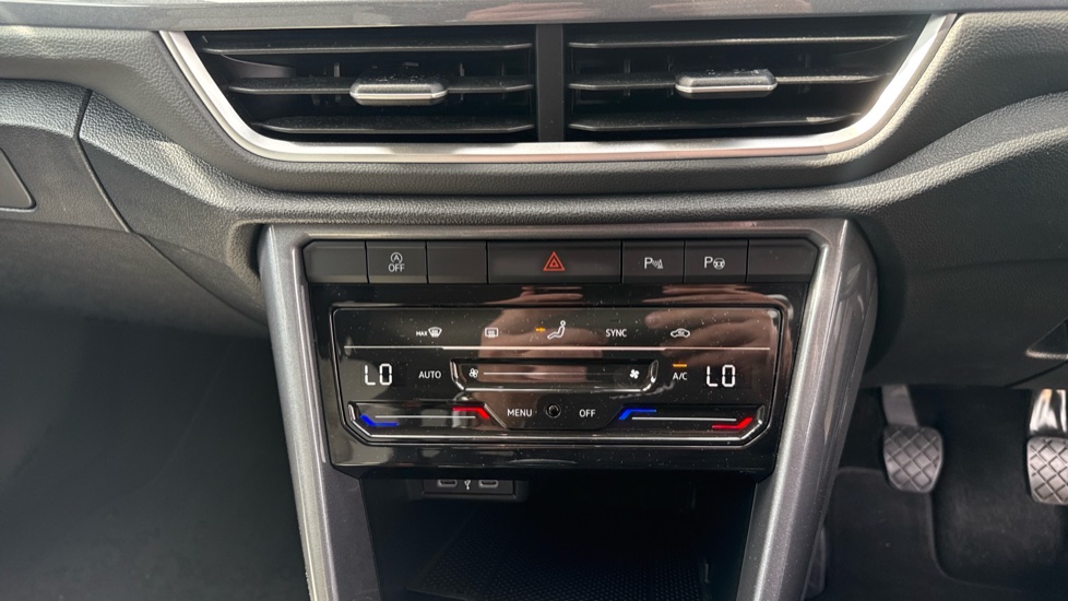 Volkswagen T-Roc 1.5 TSI Style 5dr Petrol Hatchback - Image 31