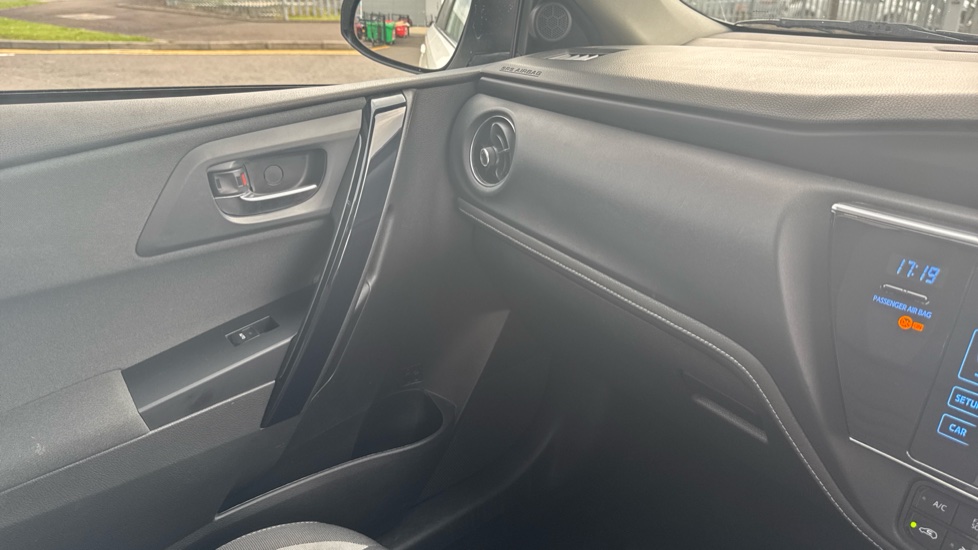 Toyota Auris 1.2T Icon 5dr Petrol Estate - Image 29