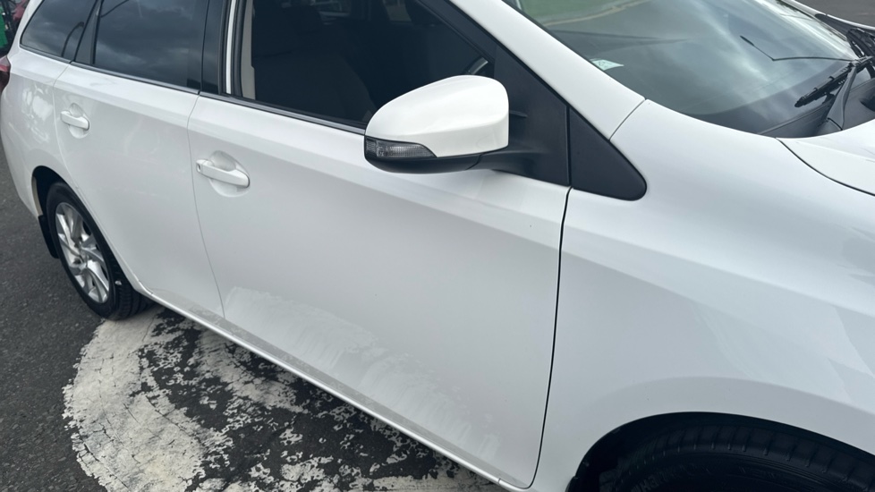 Toyota Auris 1.2T Icon 5dr Petrol Estate - Image 30
