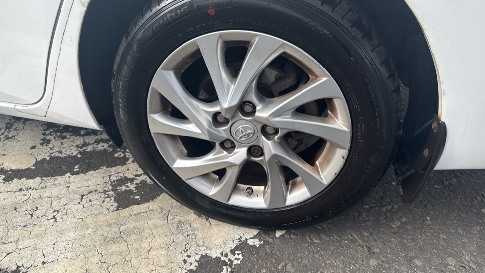 Toyota Auris 1.2T Icon 5dr Petrol Estate - Image 36
