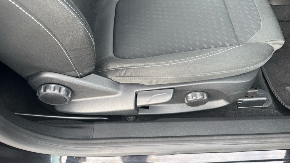 Ford Fiesta 1.0 EcoBoost Titanium 3dr Petrol Hatchback - Image 23