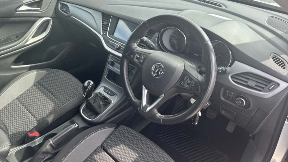 Vauxhall Astra 1.5 Turbo D 105 Business Edition Nav 5dr Diesel Hatchback - Image 11
