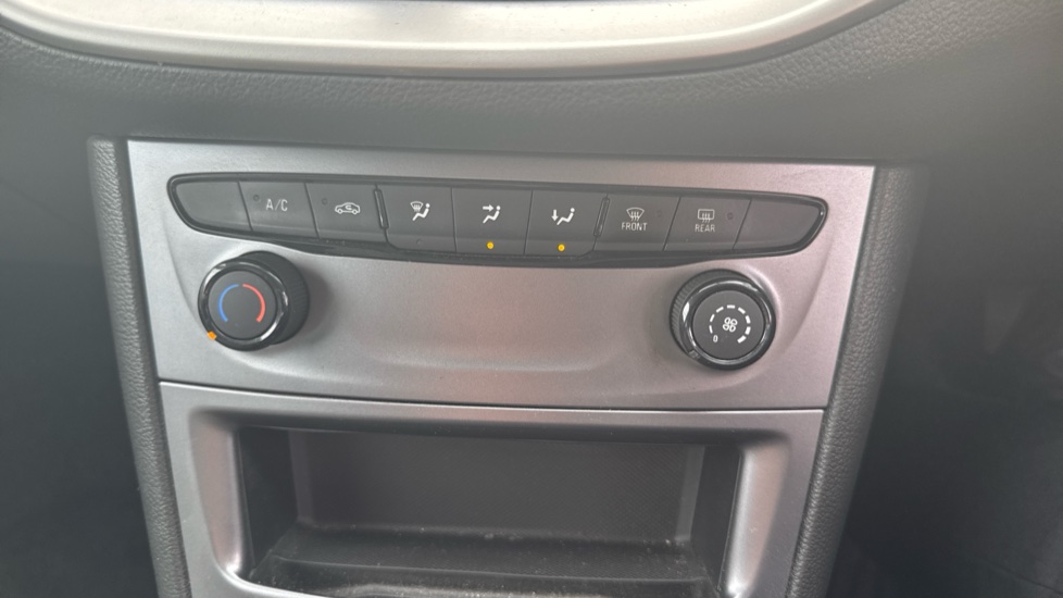 Vauxhall Astra 1.5 Turbo D 105 Business Edition Nav 5dr Diesel Hatchback - Image 25