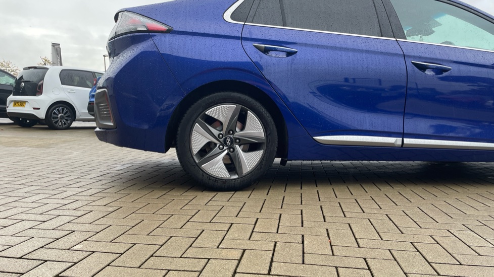 Hyundai IONIQ 1.6 GDi Hybrid Premium SE 5dr DCT Hybrid Hatchback - Image 7