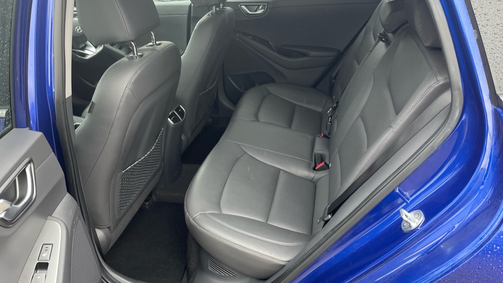 Hyundai IONIQ 1.6 GDi Hybrid Premium SE 5dr DCT Hybrid Hatchback - Image 16