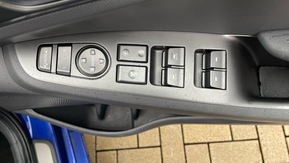 Hyundai IONIQ 1.6 GDi Hybrid Premium SE 5dr DCT Hybrid Hatchback - Image 21