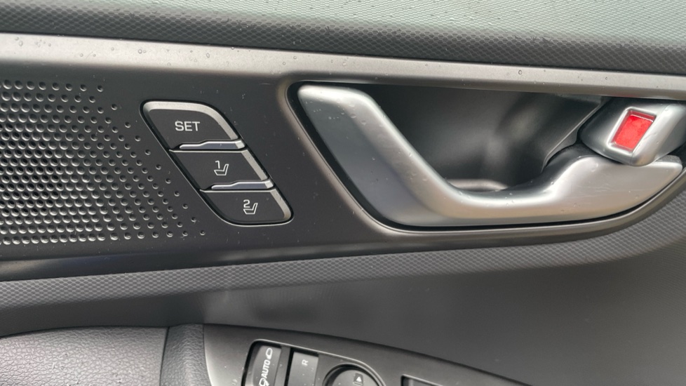 Hyundai IONIQ 1.6 GDi Hybrid Premium SE 5dr DCT Hybrid Hatchback - Image 22