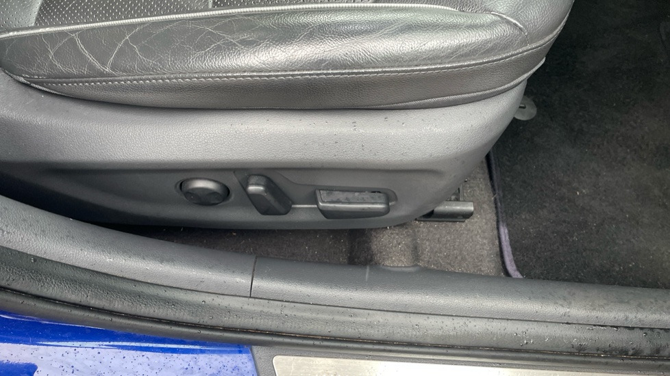 Hyundai IONIQ 1.6 GDi Hybrid Premium SE 5dr DCT Hybrid Hatchback - Image 24
