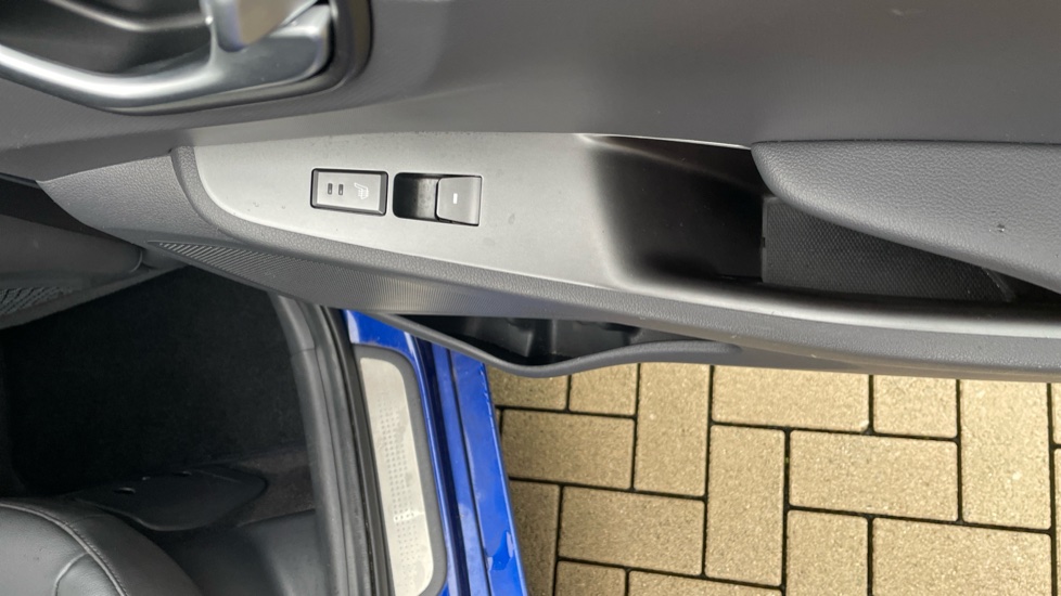 Hyundai IONIQ 1.6 GDi Hybrid Premium SE 5dr DCT Hybrid Hatchback - Image 25