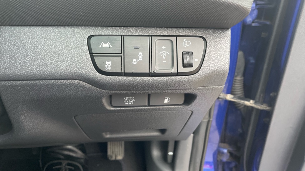 Hyundai IONIQ 1.6 GDi Hybrid Premium SE 5dr DCT Hybrid Hatchback - Image 28