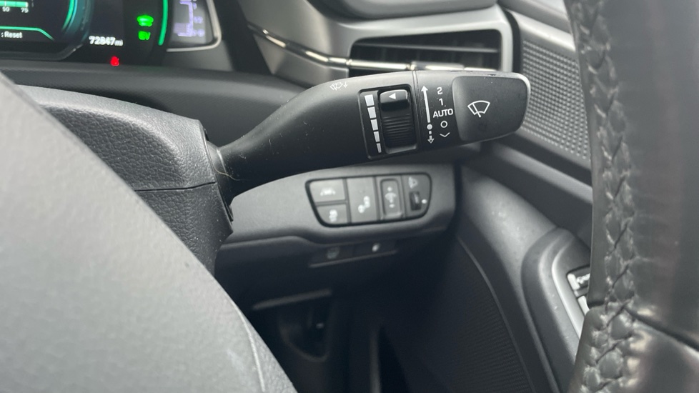 Hyundai IONIQ 1.6 GDi Hybrid Premium SE 5dr DCT Hybrid Hatchback - Image 34
