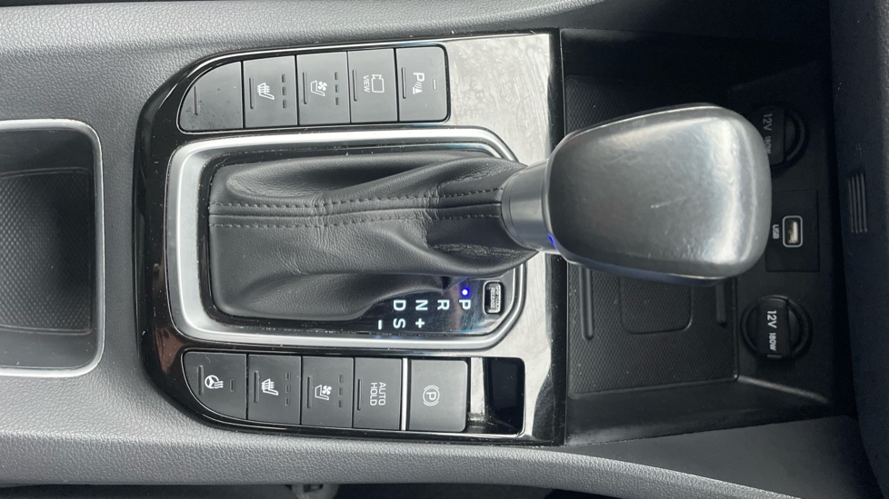 Hyundai IONIQ 1.6 GDi Hybrid Premium SE 5dr DCT Hybrid Hatchback - Image 39