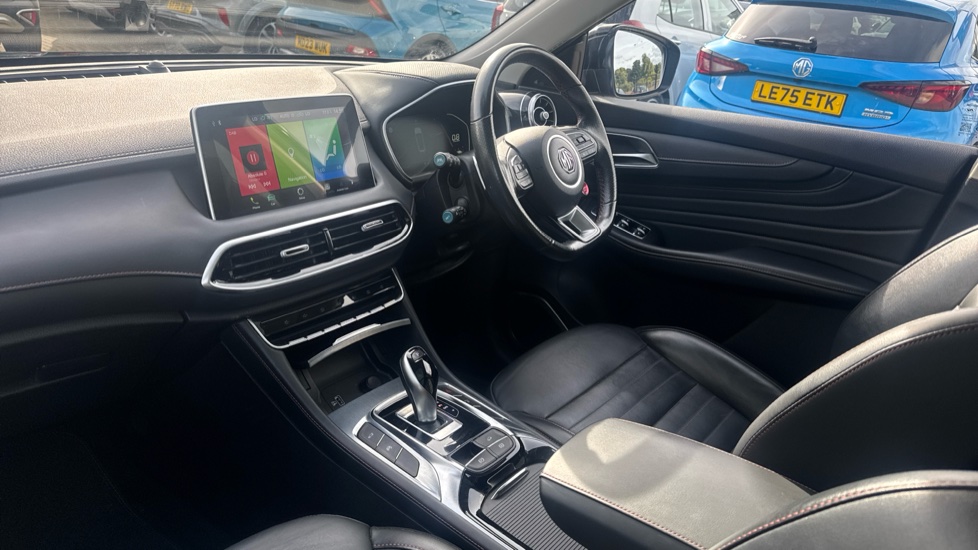 MG HS 1.5 T-GDI Exclusive 5dr DCT Petrol Hatchback - Image 9
