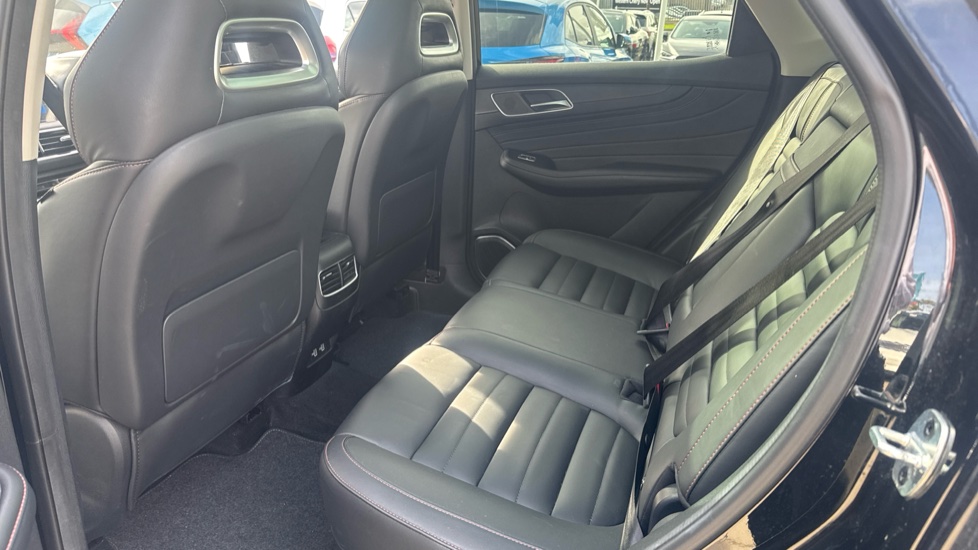 MG HS 1.5 T-GDI Exclusive 5dr DCT Petrol Hatchback - Image 16