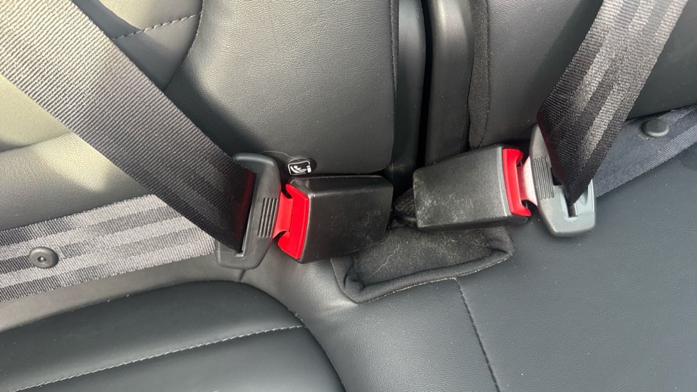 MG HS 1.5 T-GDI Exclusive 5dr DCT Petrol Hatchback - Image 17