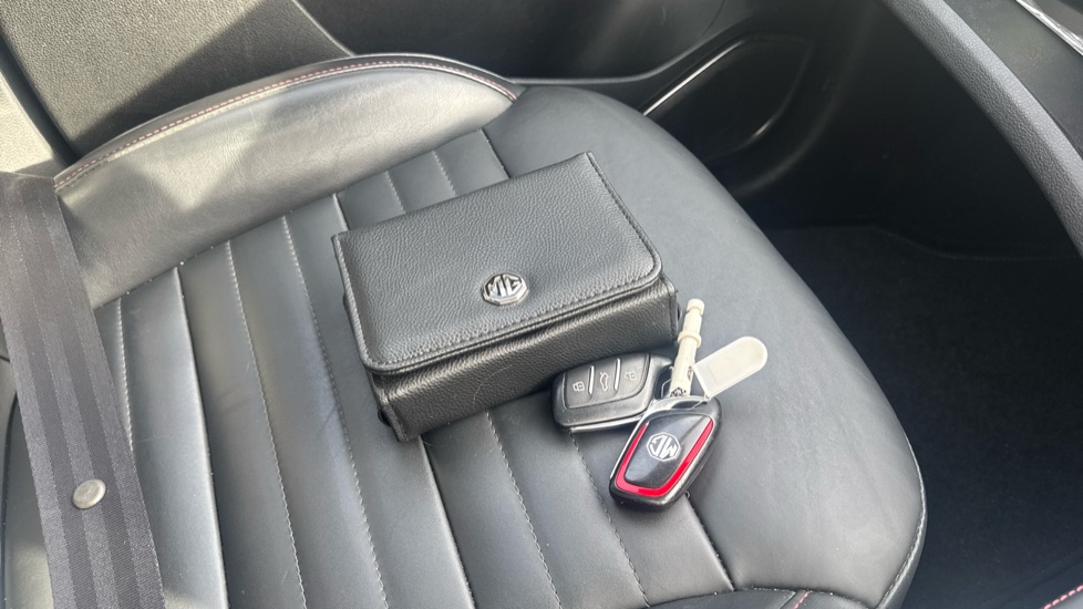 MG HS 1.5 T-GDI Exclusive 5dr DCT Petrol Hatchback - Image 19