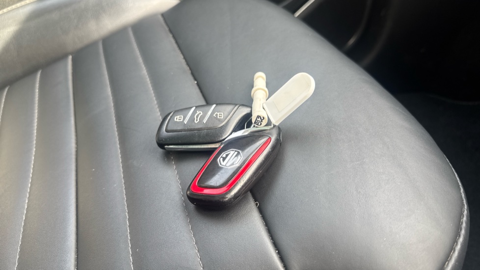 MG HS 1.5 T-GDI Exclusive 5dr DCT Petrol Hatchback - Image 20