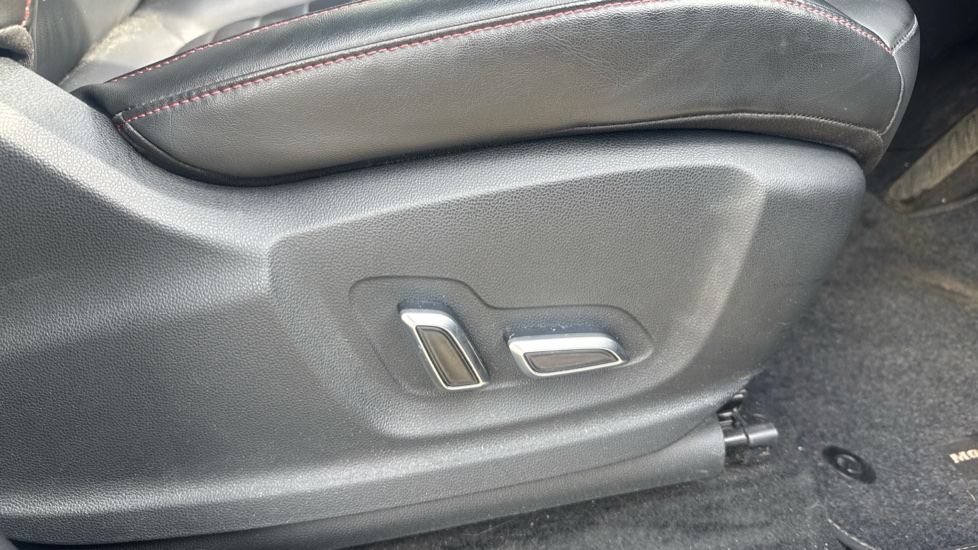 MG HS 1.5 T-GDI Exclusive 5dr DCT Petrol Hatchback - Image 30