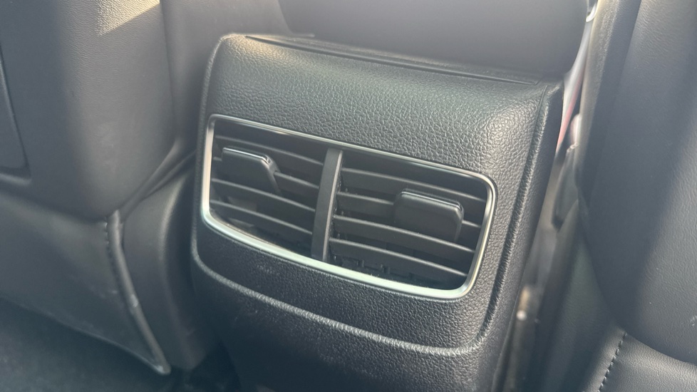 MG HS 1.5 T-GDI Exclusive 5dr DCT Petrol Hatchback - Image 32