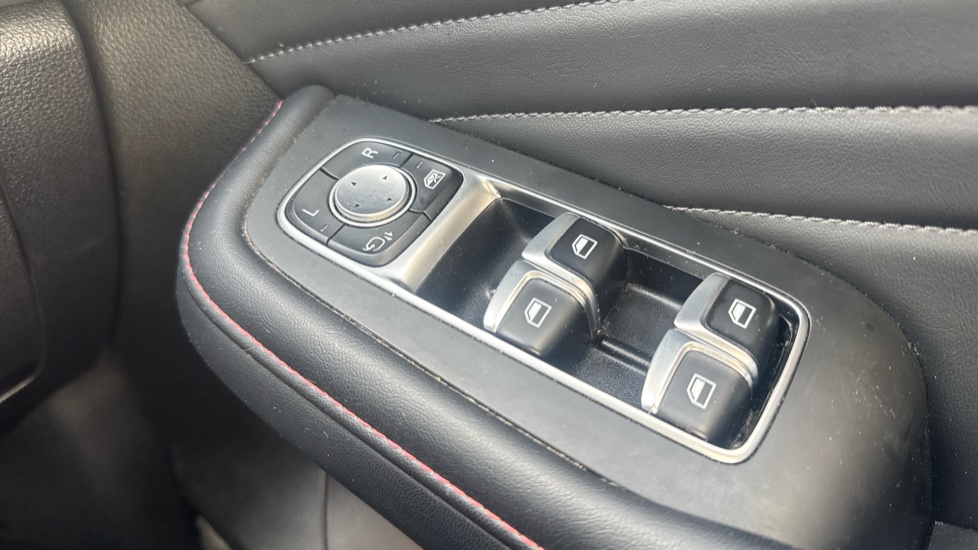 MG HS 1.5 T-GDI Exclusive 5dr DCT Petrol Hatchback - Image 43