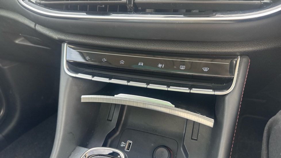 MG HS 1.5 T-GDI Exclusive 5dr DCT Petrol Hatchback - Image 45