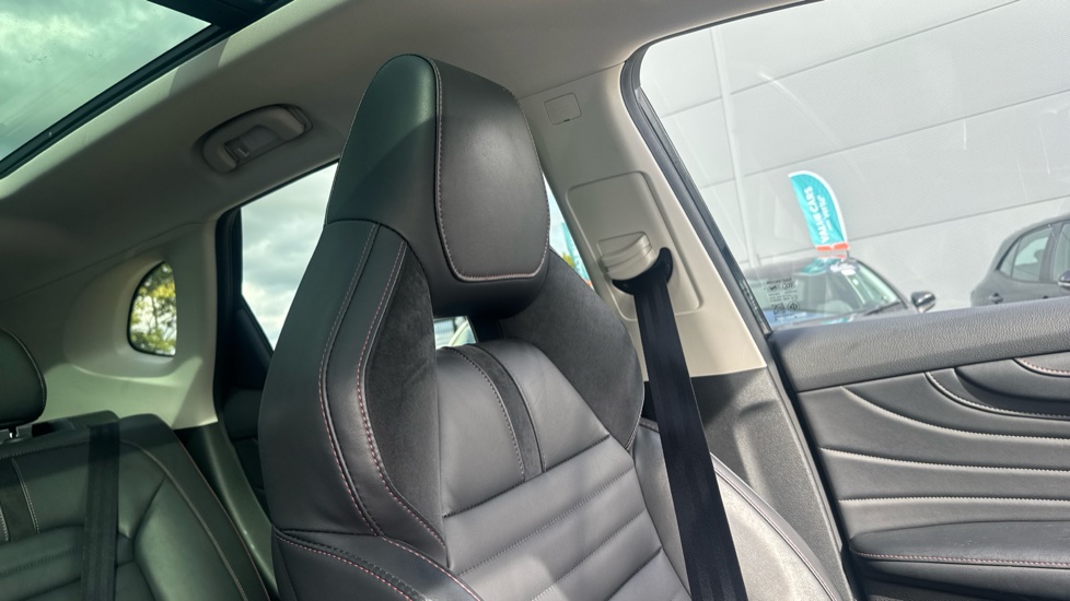 MG HS 1.5 T-GDI Exclusive 5dr DCT Petrol Hatchback - Image 50