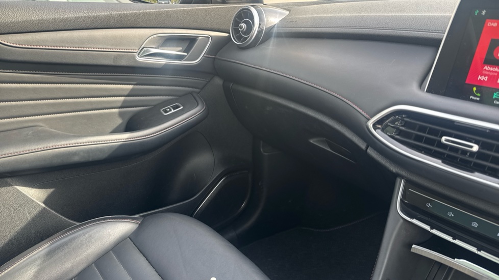 MG HS 1.5 T-GDI Exclusive 5dr DCT Petrol Hatchback - Image 51