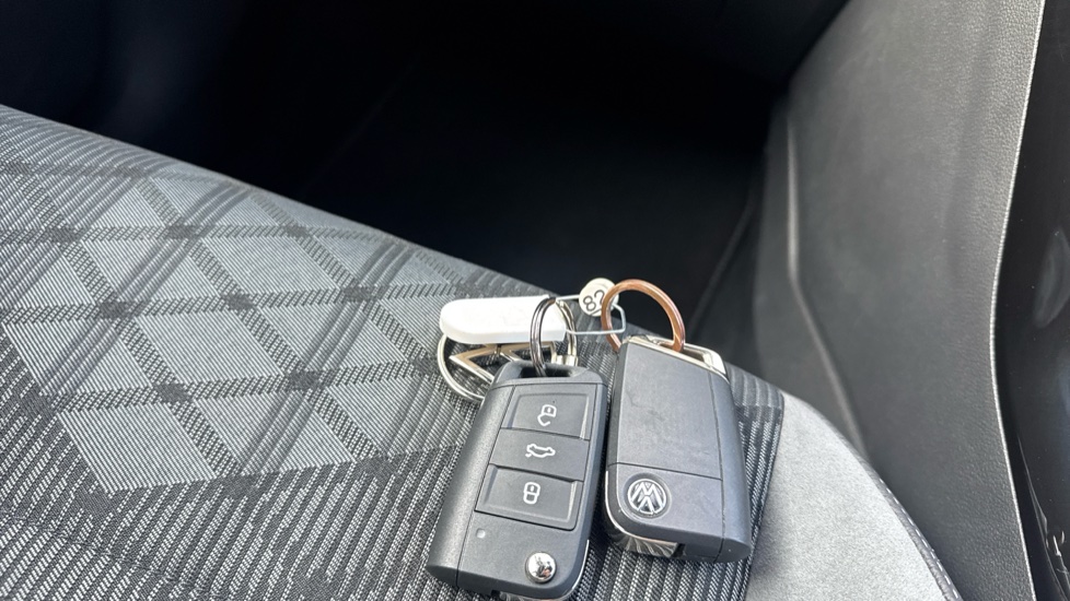 Volkswagen T-Roc 1.5 TSI Black Edition 5dr DSG Petrol Hatchback - Image 20