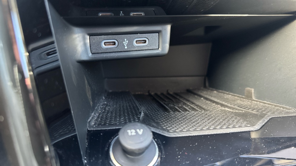 Volkswagen T-Roc 1.5 TSI Black Edition 5dr DSG Petrol Hatchback - Image 46