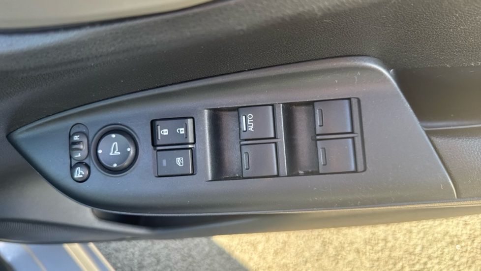 Honda Jazz 1.3 SE 5dr Petrol Hatchback - Image 32