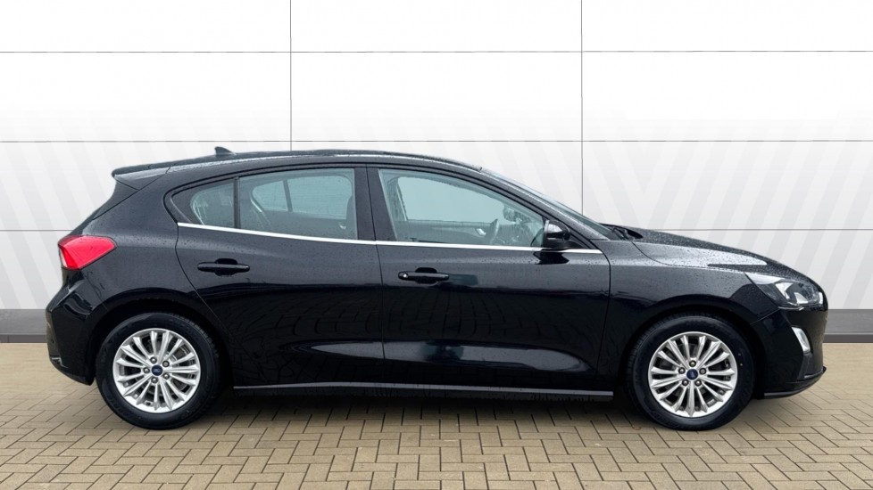 Ford Focus 1.0 EcoBoost Hybrid mHEV 125 Titanium Edition 5dr Petrol Hatchback - Image 5