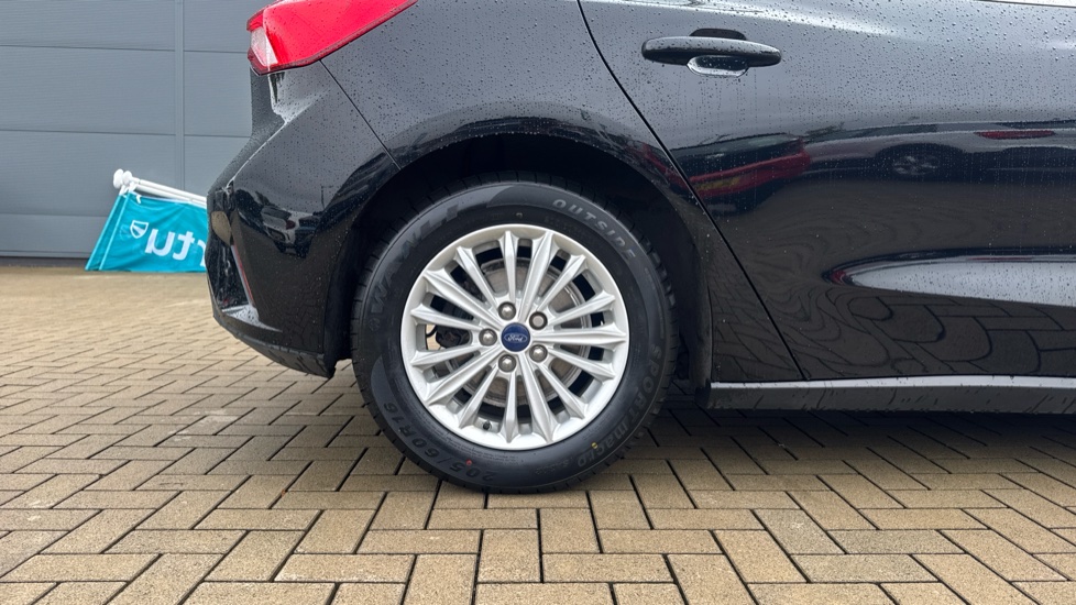 Ford Focus 1.0 EcoBoost Hybrid mHEV 125 Titanium Edition 5dr Petrol Hatchback - Image 7