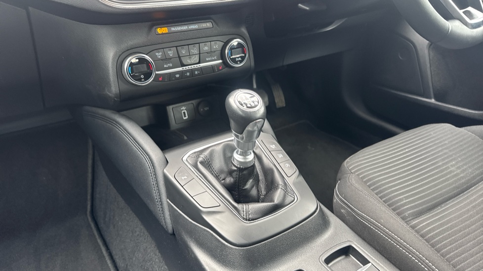 Ford Focus 1.0 EcoBoost Hybrid mHEV 125 Titanium Edition 5dr Petrol Hatchback - Image 13