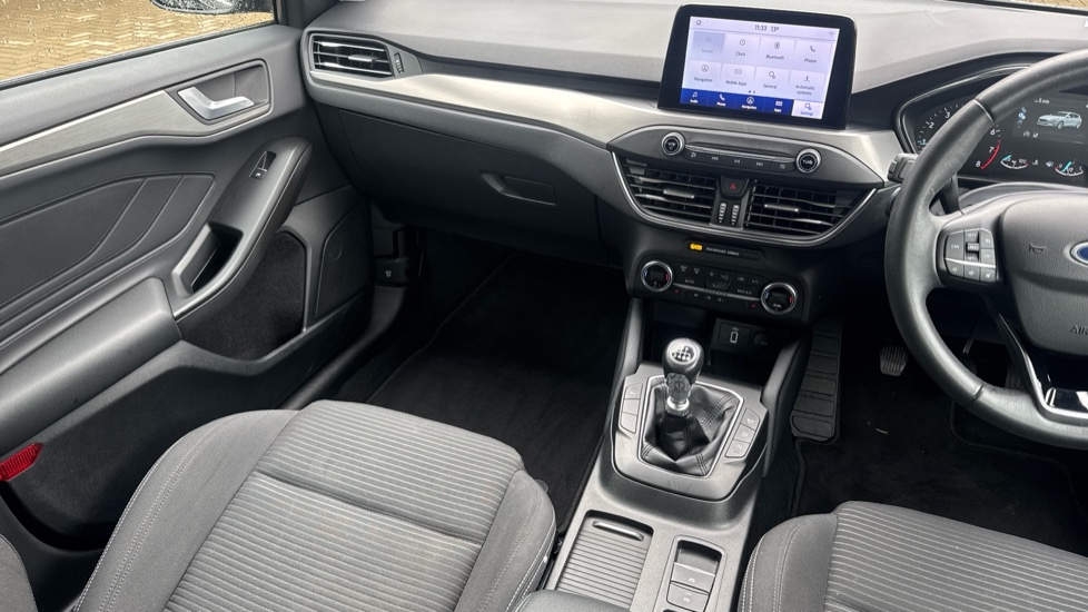 Ford Focus 1.0 EcoBoost Hybrid mHEV 125 Titanium Edition 5dr Petrol Hatchback - Image 14